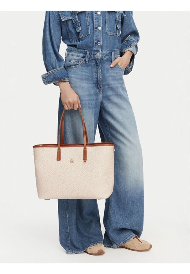 TOMMY HILFIGER - Tommy Hilfiger Torebka Th Monoplay Tote Le AW0AW17416 Beżowy. Kolor: beżowy. Materiał: skórzane
