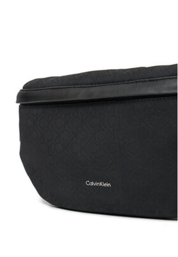 Calvin Klein Saszetka nerka K50K512787 Czarny. Kolor: czarny. Materiał: skóra