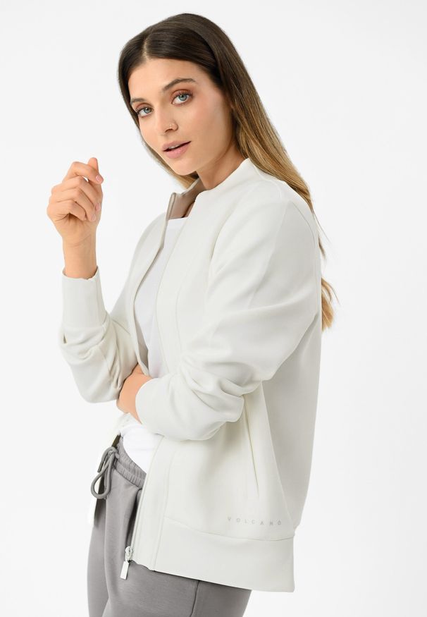 Volcano - Bluza ze stójką B-YASMIN. Okazja: na co dzień. Typ kołnierza: kołnierzyk stójkowy. Kolekcja: plus size. Kolor: kremowy. Materiał: elastan, bawełna, materiał, poliester, jeans. Styl: casual