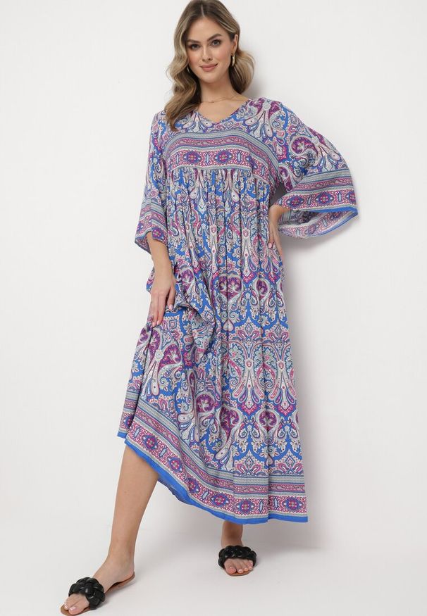 Born2be - Niebiesko-Fioletowa Długa Sukienka Rozkloszowana z Rękawami 3/4 we Wzór Paisley Amarethia. Kolor: niebieski. Wzór: paisley. Styl: boho. Długość: maxi