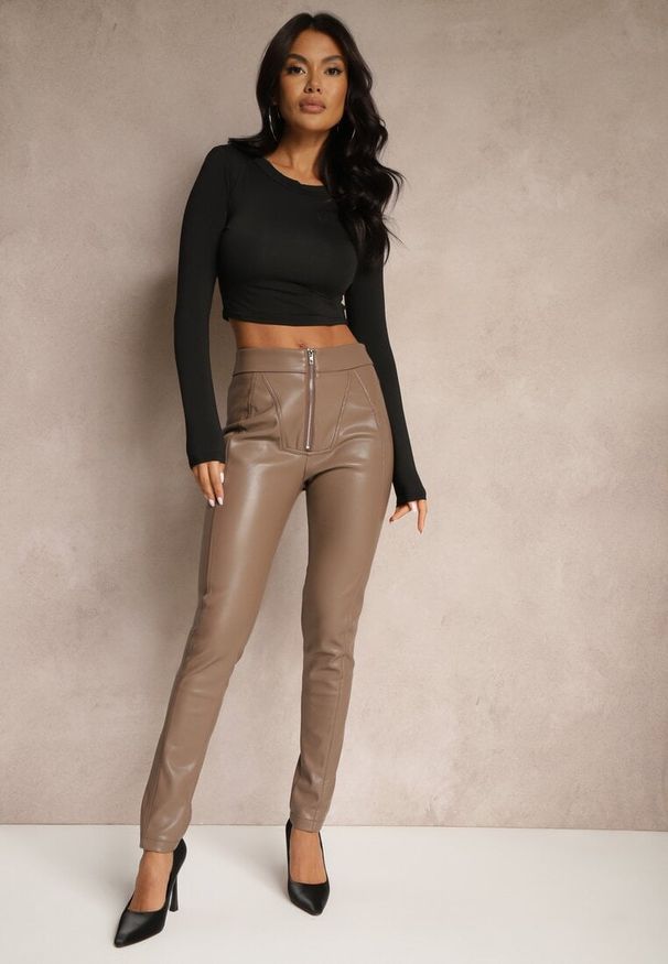 Renee - Beżowe Spodnie High Waist z Ekoskóry z Ozdobnym Suwakiem i Ociepleniem Ilanilith. Okazja: na co dzień. Stan: podwyższony. Kolor: beżowy. Styl: elegancki, casual