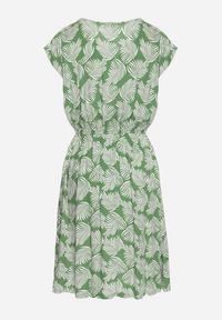 Born2be - Zielona Sukienka o Rozkloszowanym Kroju z Gumką w Pasie i Krótkim Rękawem Serive. Okazja: na spotkanie biznesowe, na co dzień. Kolor: zielony. Długość rękawa: krótki rękaw. Typ sukienki: rozkloszowane. Styl: elegancki, casual, klasyczny, biznesowy #3