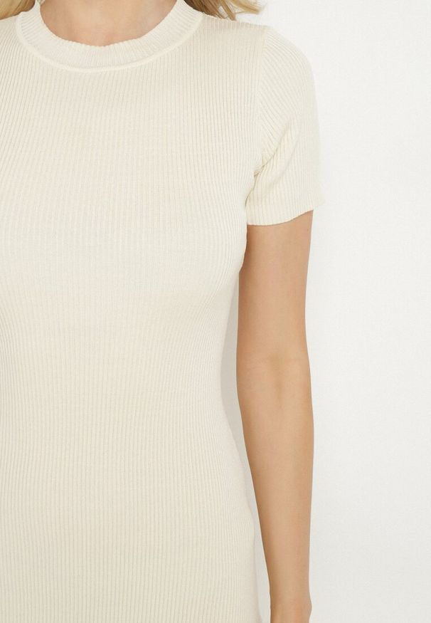 Born2be - Beżowa Prążkowana Sukienka z Koronkowym Dołem Vilzedi. Kolor: beżowy. Materiał: prążkowany, koronka. Typ sukienki: proste. Styl: glamour, elegancki