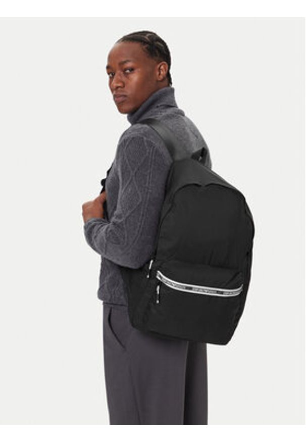 Emporio Armani Plecak EX000002 AF12512 UC001 Czarny. Kolor: czarny. Materiał: materiał