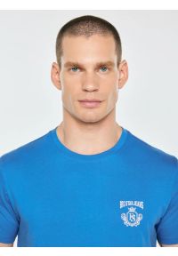 Big-Star - koszulka męska z niewielkim logo na piersi niebieska korer 401. Okazja: na co dzień. Kolor: niebieski. Materiał: bawełna, jeans, dzianina. Wzór: nadruk. Styl: wizytowy, casual #6