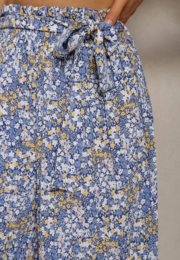 Renee - Niebieskie Spodnie z Szerokimi Nogawkami High Waist z Bawełną Paskiem i Gumką w Talii Drosofia. Okazja: na co dzień. Stan: podwyższony. Kolor: niebieski. Materiał: bawełna. Styl: elegancki, casual