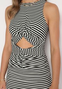 Born2be - Czarno-Biała Wieczorowa Sukienka o Dopasowanym Kroju z Rozcięciami Vikonnie. Okazja: na co dzień. Kolor: czarny. Typ sukienki: sportowe, dopasowane, proste. Styl: wizytowy #7