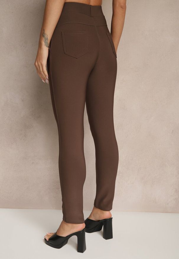 Renee - Brązowe Spodnie Typu Skinny High Waist Ozdobione Cyrkoniami Lavilara. Okazja: na co dzień. Stan: podwyższony. Kolor: brązowy. Wzór: aplikacja. Styl: elegancki, casual