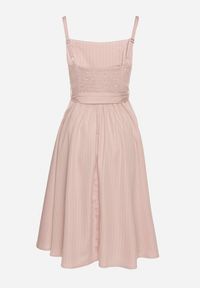 Born2be - Różowa Sukienka z Wiskozą ze Wzorem Pasków Dolereia. Okazja: na co dzień. Kolor: różowy. Materiał: wiskoza. Długość rękawa: na ramiączkach. Styl: casual, klasyczny. Długość: midi #3