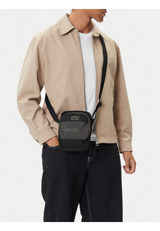 Reebok Torebka C-RBK-P-003-08 Czarny. Kolor: czarny. Materiał: materiał