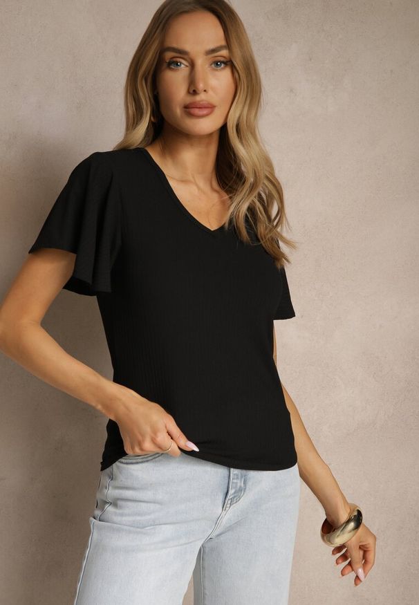 Renee - Czarna Bluzka Ozdobiona Rozkloszowanymi Rękawami Sunetha. Okazja: na co dzień. Typ kołnierza: dekolt w kształcie V. Kolor: czarny. Materiał: jeans. Wzór: aplikacja. Styl: elegancki, casual