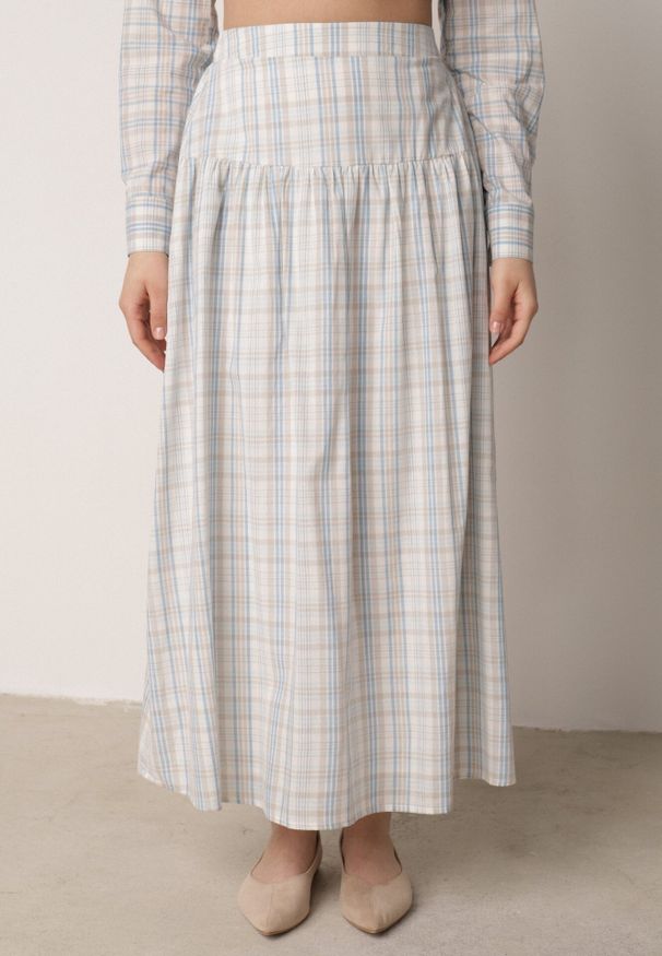 Born2be - Niebieski Komplet z Bawełny Kopertowa Wiązana Bluzka i Rozkloszowana Spódnica Alais. Kolor: niebieski. Materiał: bawełna