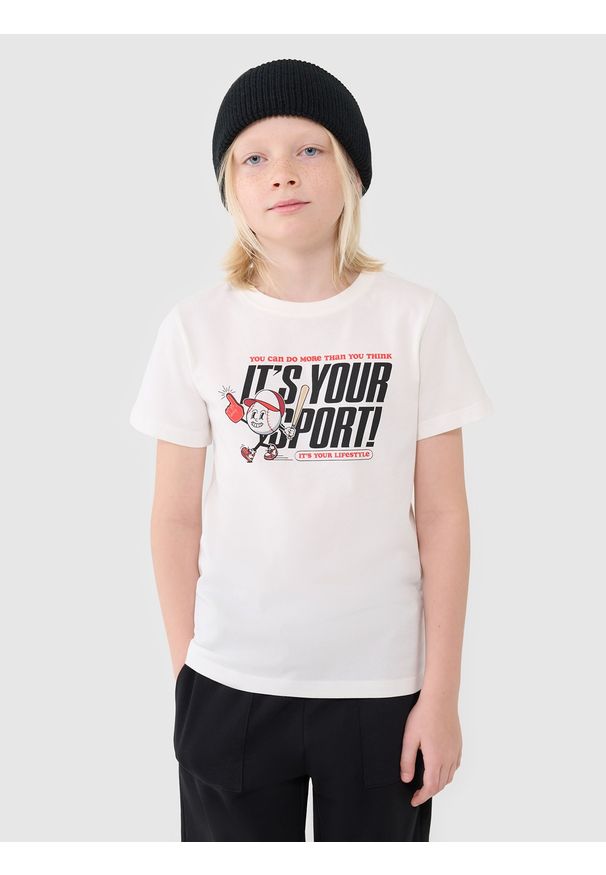 4f - 4F T-shirt regular z nadrukiem chłopięcy - biały 128 (7-8 lat). Okazja: na co dzień. Kolor: biały. Materiał: jersey, bawełna, dzianina. Długość rękawa: krótki rękaw. Długość: krótkie. Wzór: nadruk. Sezon: lato. Styl: sportowy, klasyczny, casual