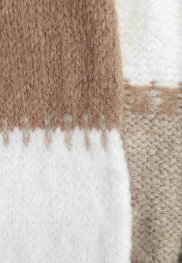 Born2be - Brązowy Kardigan z Wełną i Wiskozą w Patchworkowe Łaty Fesunesa. Okazja: na co dzień. Kolor: brązowy. Materiał: wełna, wiskoza. Styl: casual, klasyczny