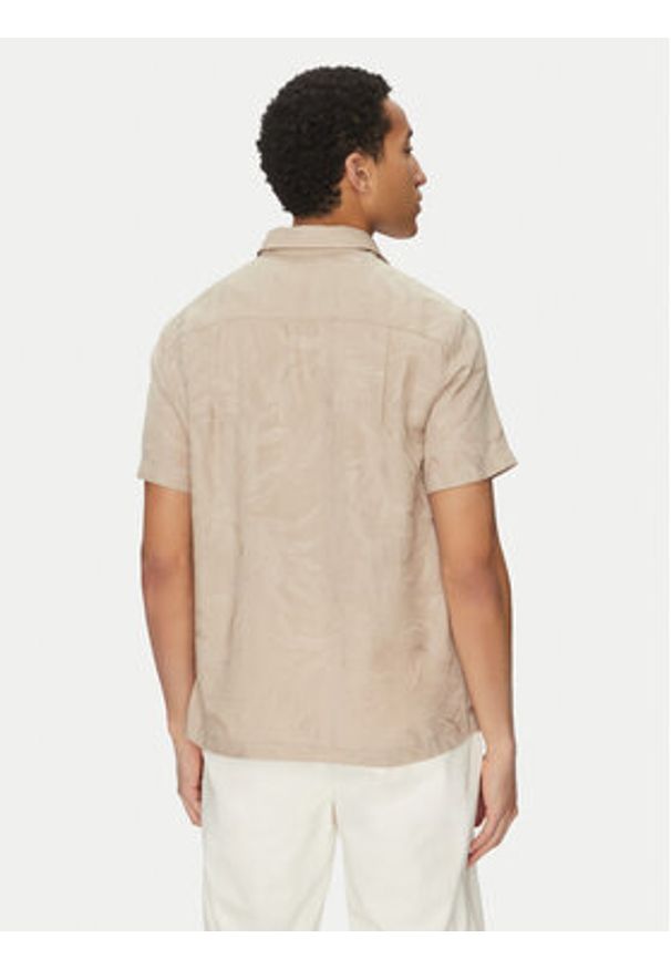 Guess Koszula M5GH26 WH7V2 Beżowy Regular Fit. Kolor: beżowy. Materiał: lyocell