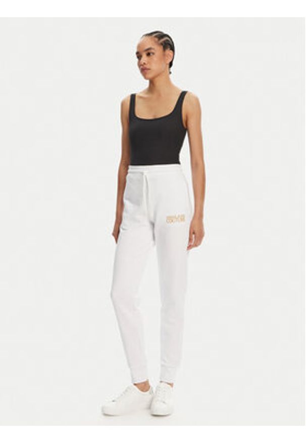 Versace Jeans Couture Spodnie dresowe 78HAAT06 Biały Regular Fit. Kolor: biały. Materiał: bawełna