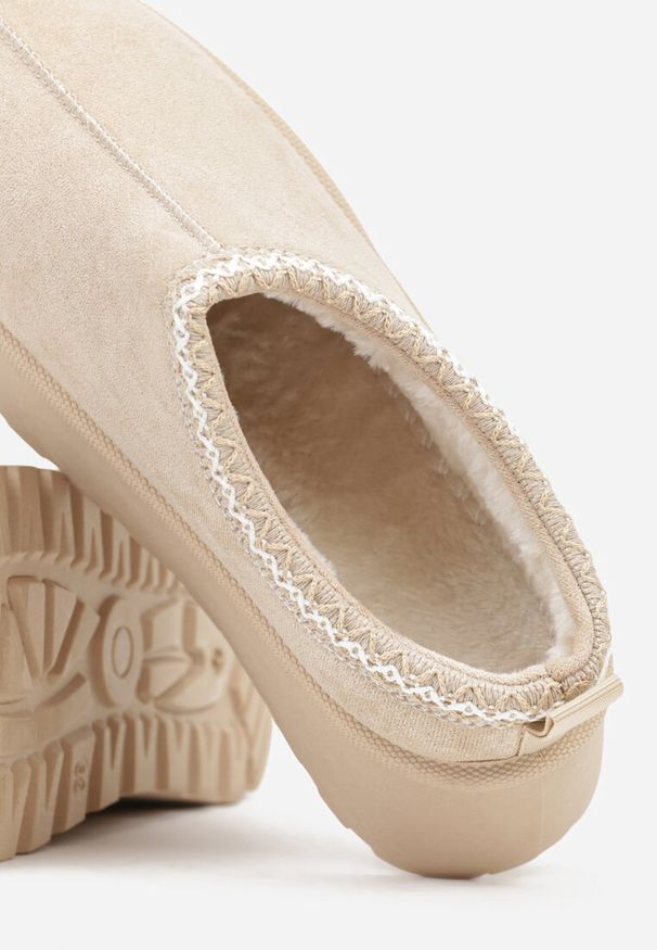 Born2be - Beżowe Niskie Śniegowce z Imitacji Zamszu na Platformie z Ozdobnym Haftem Ftarvia. Okazja: na co dzień. Kolor: beżowy. Materiał: zamsz. Wzór: haft. Obcas: na platformie. Styl: elegancki, casual