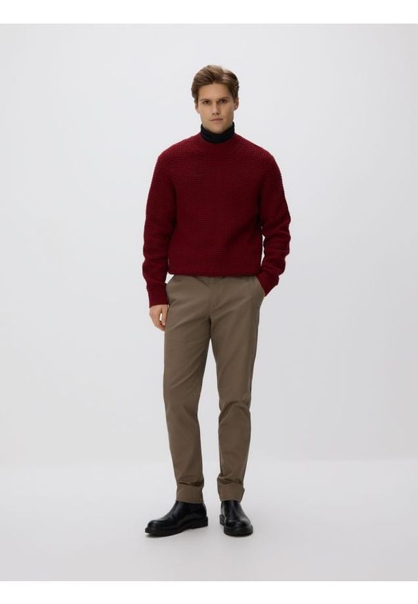 Reserved - Spodnie chino slim z paskiem - jasny zielony. Kolor: zielony. Materiał: bawełna, tkanina