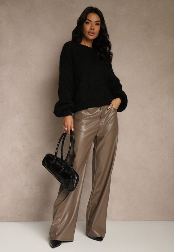 Renee - Czarny Oversizowy Sweter z Dodatkiem Wełny Zdobiony Węzłem Lawedana. Kolor: czarny. Materiał: wełna. Wzór: aplikacja