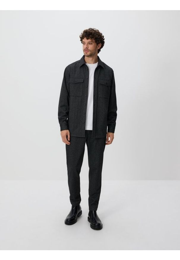 Reserved - Koszula comfort z wiskozą - jasnoszary. Kolor: szary. Materiał: wiskoza