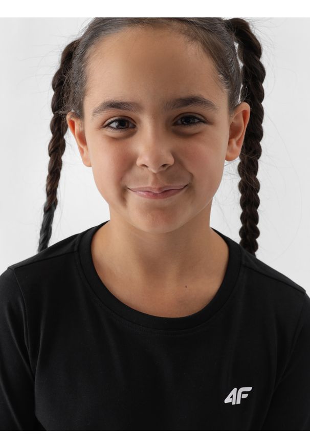 4f - 4F Longsleeve regular gladki dziewczęcy - czarny 140 (9-10 lat). Okazja: na co dzień. Kolor: czarny. Materiał: dzianina, jersey, bawełna. Długość rękawa: długi rękaw. Długość: długie. Wzór: gładki, ze splotem. Sezon: lato. Styl: casual, klasyczny, sportowy