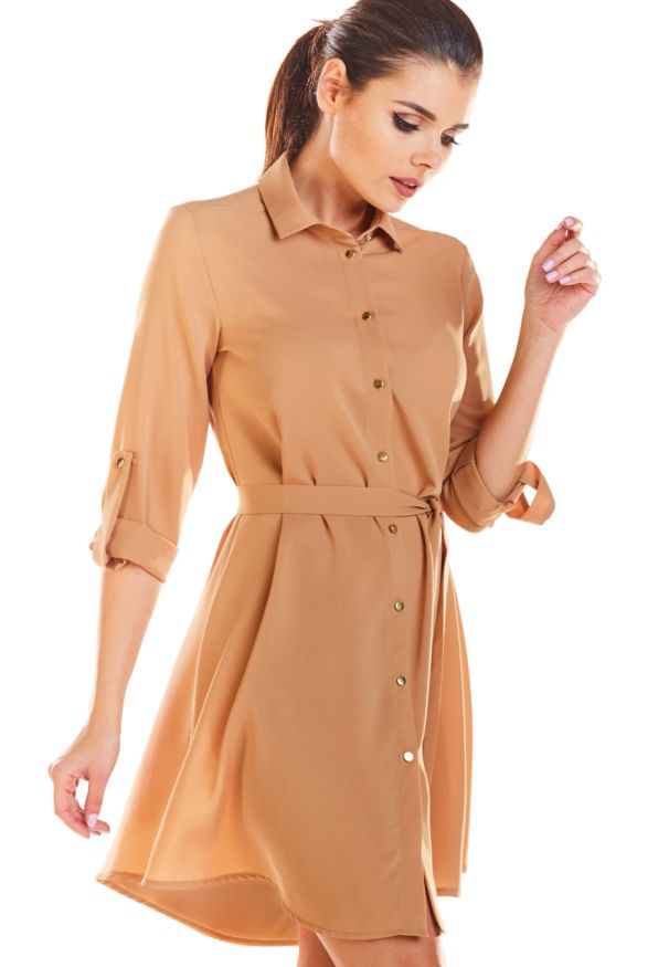 Infinite You - Sukienka koszulowa asymetryczna szmizjerka z paskiem beżowa. Okazja: na co dzień, do pracy. Kolor: beżowy. Materiał: elastan, materiał. Długość rękawa: długi rękaw. Typ sukienki: szmizjerki, asymetryczne, koszulowe. Styl: casual, elegancki