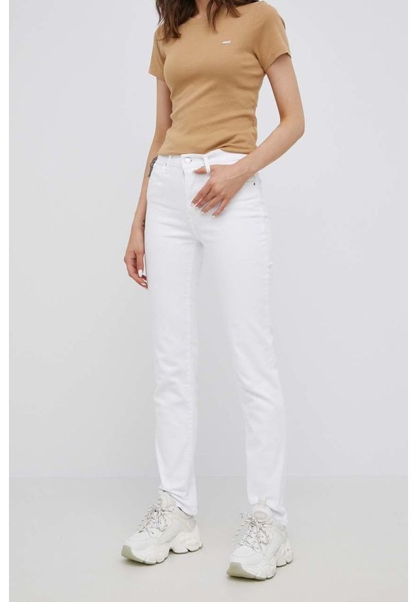 Levi's® - Levi's jeansy 724 damskie high waist. Okazja: na spotkanie biznesowe. Stan: podwyższony. Kolor: biały. Styl: biznesowy