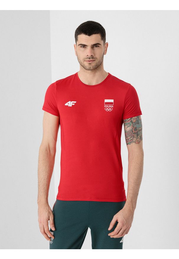 4f - Koszulka funkcyjna męska Polska - Tokio 2020. Kolor: czerwony. Materiał: materiał. Wzór: nadruk. Sezon: lato. Sport: fitness