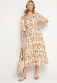 Born2be - Ciemnobeżowa Sukienka Wiskozowa Rozkloszowana z Odkrytymi Plecami w Print Boho Turaisa. Okazja: na co dzień. Typ kołnierza: dekolt w kształcie V. Kolor: beżowy. Materiał: wiskoza. Długość rękawa: długi rękaw. Wzór: nadruk. Typ sukienki: rozkloszowane, proste. Styl: boho #6
