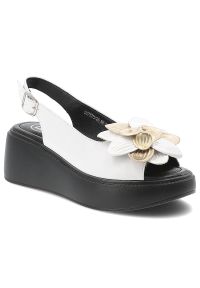 Sandały damskie Filippo, cholewka ze skóry naturalnej ozdobna aplikacja kwiatowa grubsza platformowa podeszwa, białe, DS7578/26. Kolor: biały. Materiał: skóra. Wzór: aplikacja, kwiaty #1