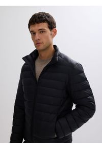 Reserved - Lekka pikowana kurtka puchowa - czarny. Kolor: czarny. Materiał: puch #1