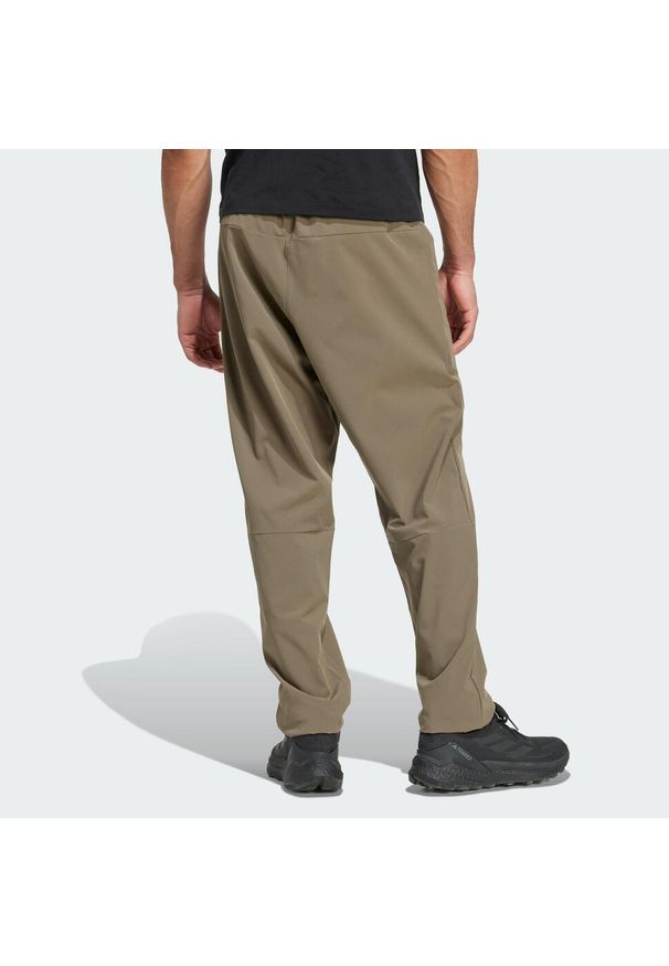 Adidas - Spodnie Multi Essentials Stretch. Kolor: beżowy. Materiał: materiał