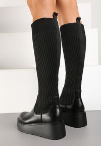 Renee - Czarne Kozaki na Koturnie z Dopasowaną Cholewką Narizelle. Okazja: na co dzień. Kolor: czarny. Materiał: wełna, jeans, dzianina. Szerokość cholewki: normalna. Obcas: na koturnie. Styl: casual, elegancki #3