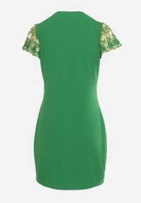 Born2be - Zielona Dopasowana Sukienka z Koronkowym Rękawkiem Cidariana. Okazja: na imprezę. Kolor: zielony. Materiał: koronka. Długość rękawa: krótki rękaw. Styl: elegancki, klasyczny #4