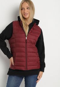 Born2be - Bordowa Pikowanana Kamizelka Sifitta. Okazja: na co dzień. Kolor: czerwony. Materiał: jeans. Styl: klasyczny, casual, elegancki #3