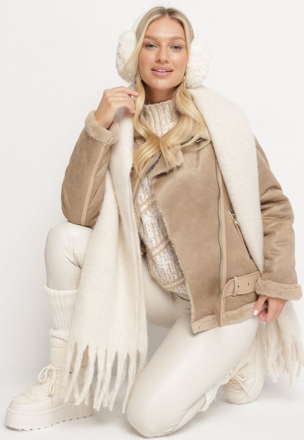 Born2be - Beżowa Kurtka Pilotka z Asymetrycznym Zapięciem i Futerkiem Simuna. Okazja: na co dzień. Kolor: beżowy. Materiał: futro. Sezon: zima, jesień. Styl: casual, elegancki, klasyczny