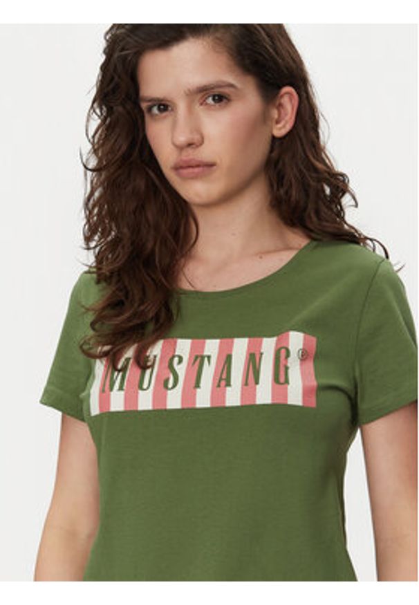 Mustang T-Shirt Alma 1016138 Zielony Regular Fit. Kolor: zielony. Materiał: bawełna