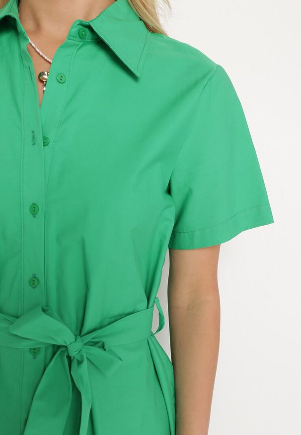 Born2be - Zielona Ażurowa Sukienka z Bawełny Zapinana na Guziki z Materiałowym Paskiem Dimosa. Kolor: zielony. Materiał: materiał, bawełna. Długość rękawa: krótki rękaw. Wzór: ażurowy. Styl: boho