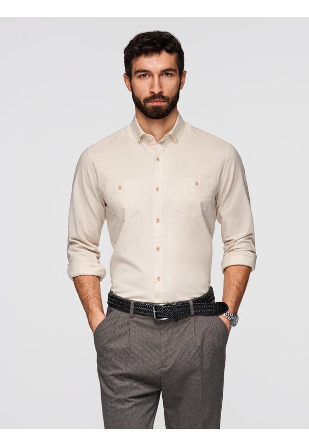 Ombre Clothing - Koszula męska lniana z klasycznym kołnierzykiem i kieszeniami REGULAR FIT – kremowa V3 - Rozmiar: M. Okazja: na co dzień. Typ kołnierza: kołnierzyk klasyczny. Kolor: kremowy. Materiał: len. Długość: długie. Wzór: aplikacja. Sezon: wiosna, lato. Styl: klasyczny