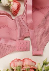 Renee - Różowy Klasyczny Biustonosz z Regulowanymi Ramiączkami Imoni. Kolor: różowy. Materiał: materiał. Wzór: gładki