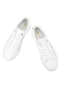 Big-Star - Sneakersy damskie Big Star, na płaskiej podeszwie z eko skóry z okrągłym noskiem i sznurowane, białe, SS274026. Okazja: na co dzień. Nosek buta: okrągły. Zapięcie: sznurówki. Kolor: biały. Materiał: guma, skóra, syntetyk, materiał. Szerokość cholewki: normalna. Obcas: na płaskiej podeszwie #5