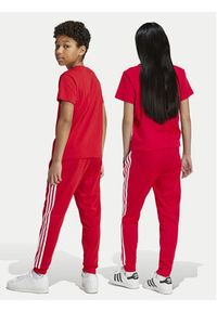 Adidas - adidas Spodnie dresowe adicolor SST IX7631 Czerwony Regular Fit. Kolor: czerwony. Materiał: syntetyk #2