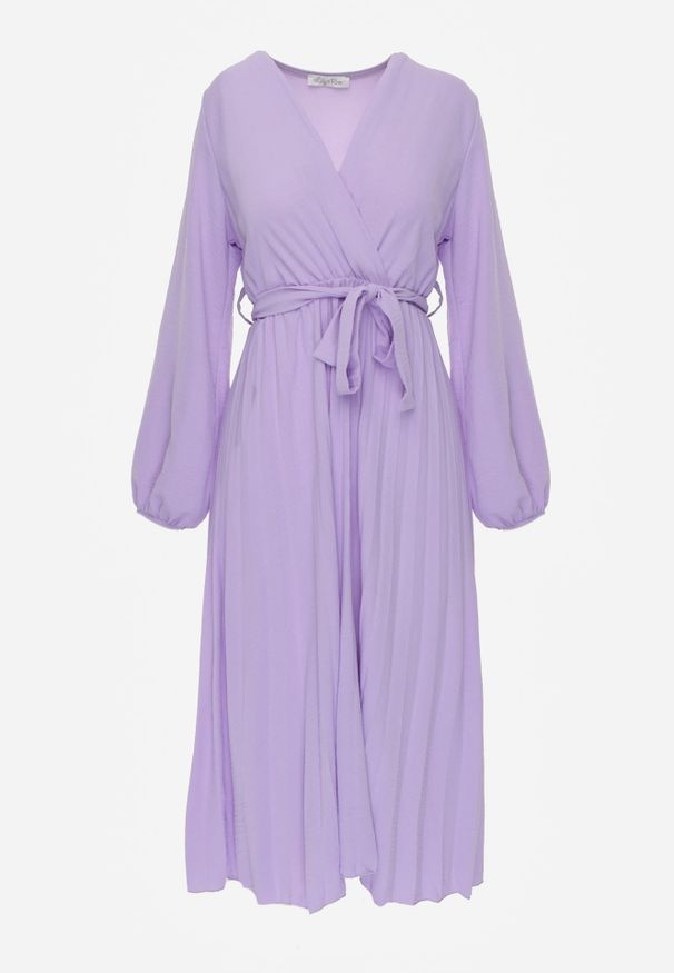 Renee - Fioletowa Sukienka Phloroe. Typ kołnierza: dekolt w kształcie V. Kolor: fioletowy. Długość rękawa: długi rękaw. Typ sukienki: kopertowe. Długość: midi