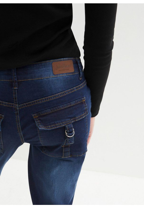 bonprix - Rybaczki dżinsowe ze stretchem. Kolor: niebieski