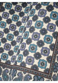 Pako Lorente - PAKO LORENTE – Beżowa poszetka w geometryczny wzór. Kolor: beżowy. Materiał: poliester. Wzór: geometria #2