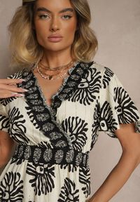Renee - Beżowo-Czarna Sukienka w Print Boho z Wiskozy Rozkloszowana z Dekoltem V Palarina. Typ kołnierza: dekolt w kształcie V. Kolor: czarny. Materiał: wiskoza. Wzór: nadruk. Sezon: lato. Typ sukienki: rozkloszowane. Styl: boho