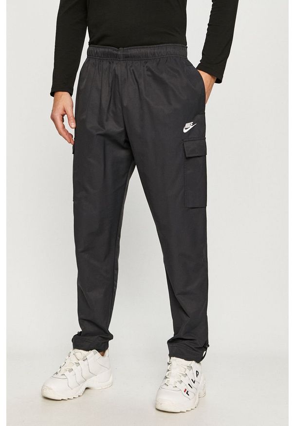 Nike Sportswear - Spodnie. Kolor: czarny. Materiał: tkanina, bawełna, nylon. Wzór: gładki
