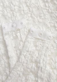 Born2be - Białe Dopasowane Body Koronkowe z Krótkim Rękawem Mirarina. Okazja: na co dzień. Kolor: biały. Materiał: koronka. Długość rękawa: krótki rękaw. Długość: krótkie. Wzór: koronka. Styl: casual, klasyczny, elegancki #3