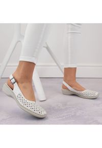 Skórzane komfortowe sandały damskie pełne ażurowe białe Rieker 41350-80. Kolor: biały. Materiał: skóra. Wzór: ażurowy #7