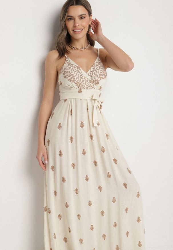 Born2be - Kremowo-Beżowa Bawełniana Sukienka Rozkloszowana z Kopertowym Dekoltem i Wiązaniem Revevra. Okazja: na randkę, na co dzień. Typ kołnierza: dekolt kopertowy. Kolor: beżowy. Materiał: bawełna. Długość rękawa: na ramiączkach. Typ sukienki: kopertowe. Styl: casual